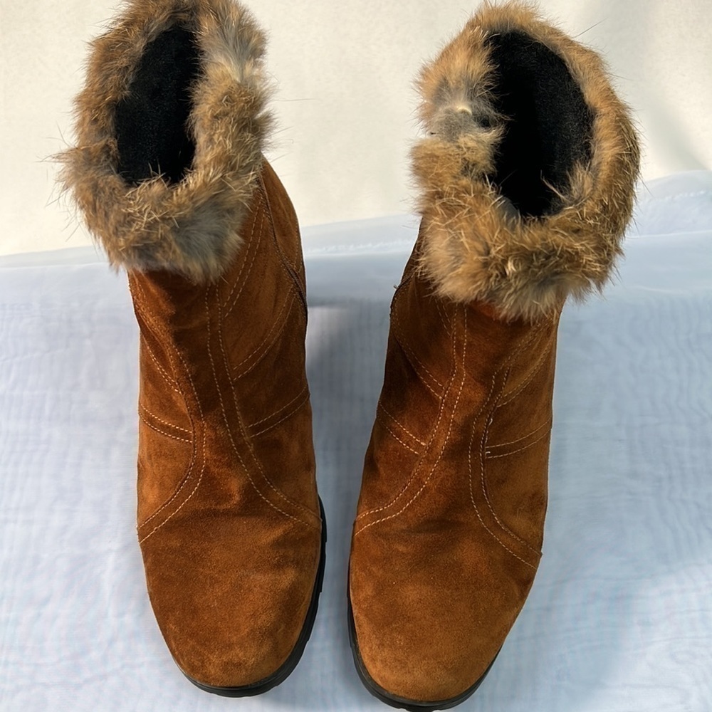 Brilliant Waterproof suede brown ankle boots with faux fur trim, rubber sole 10 - Picture 3 of 10